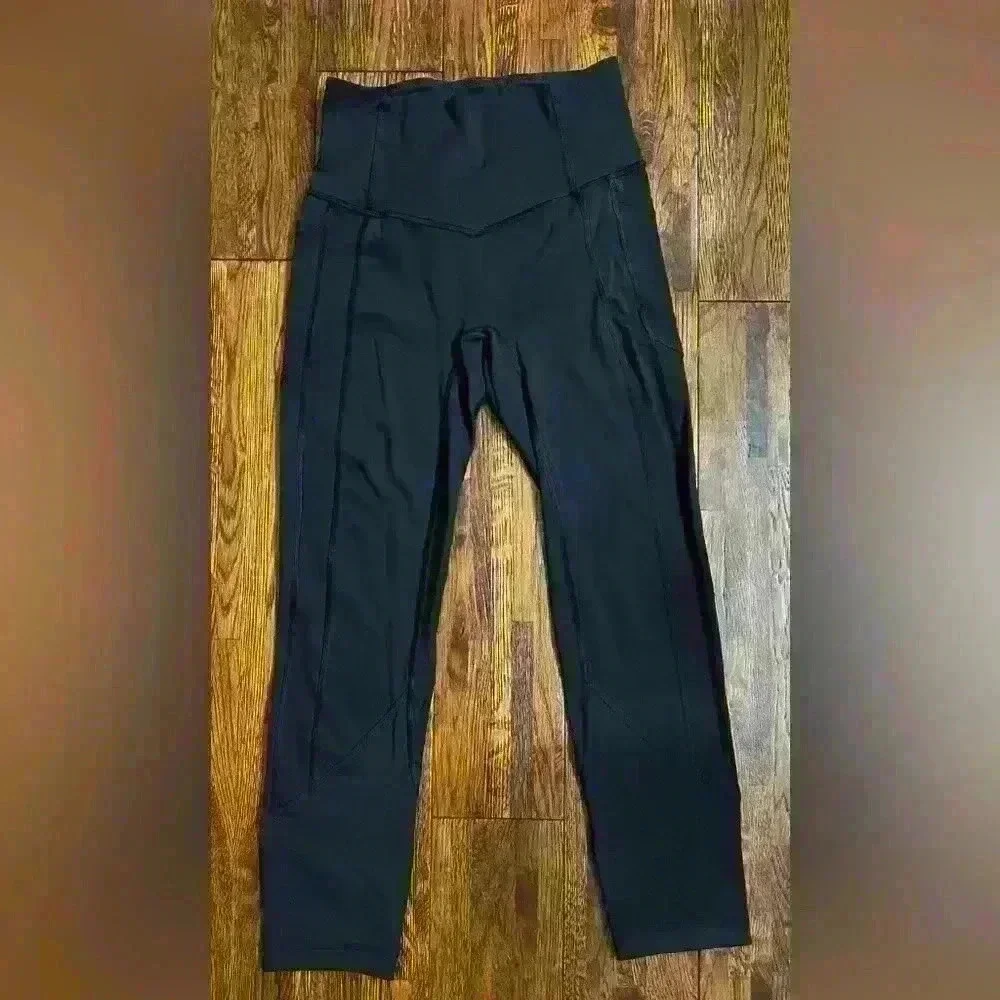 LULULEMON Legging with Stitching in Black